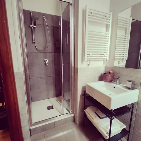 Center בית הארחה