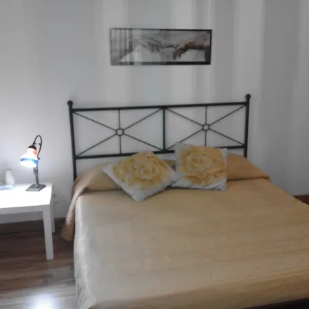 Center בית הארחה 4*