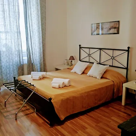 Center בית הארחה 4*