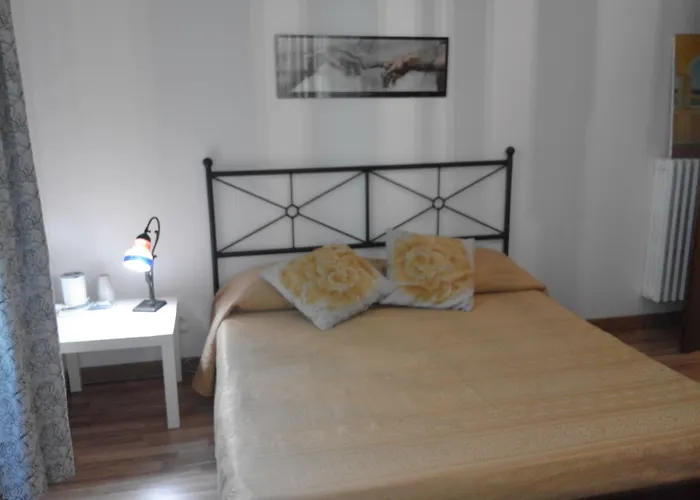 Center ゲストハウス 4*